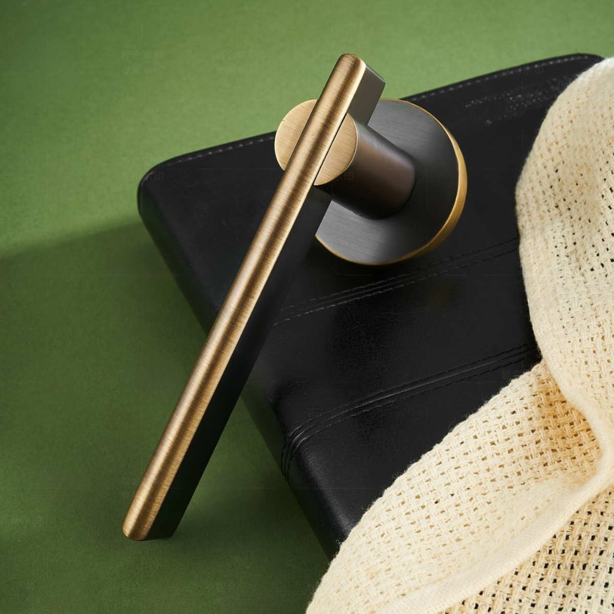 The Clerkenwell — Smooth Handle