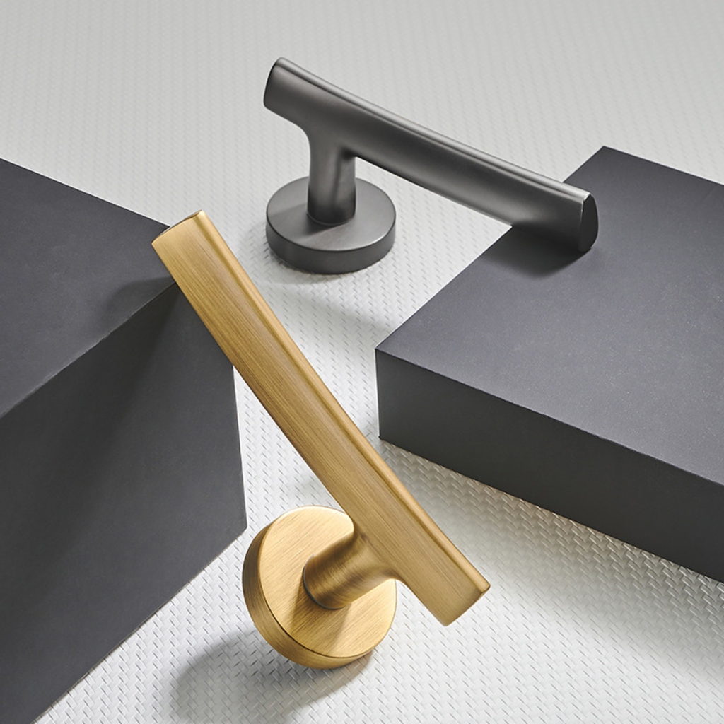 The Mayfair — Smooth Handle