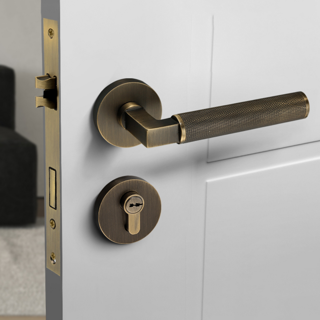 The Langford – Knurled Handle