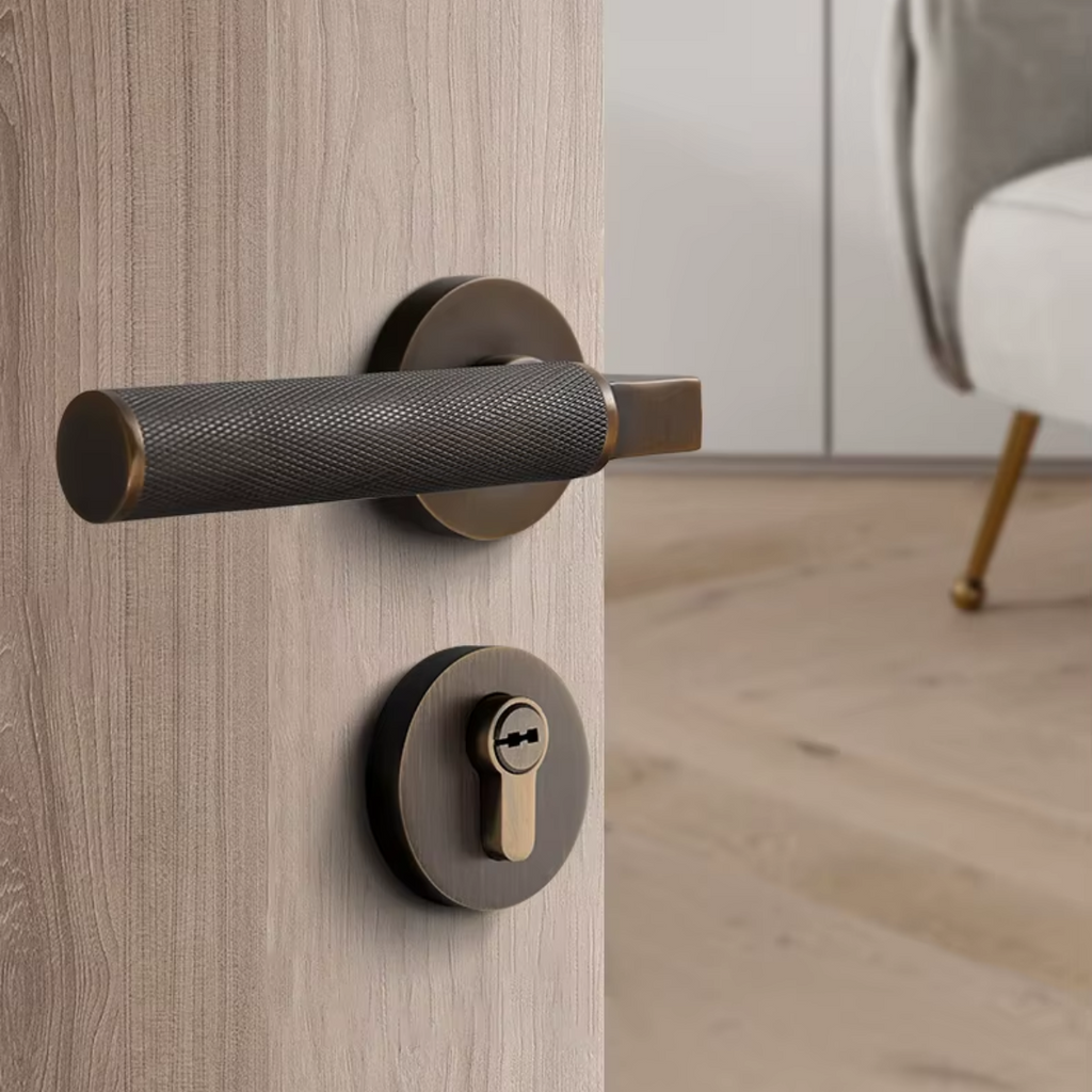 The Langford – Knurled Handle