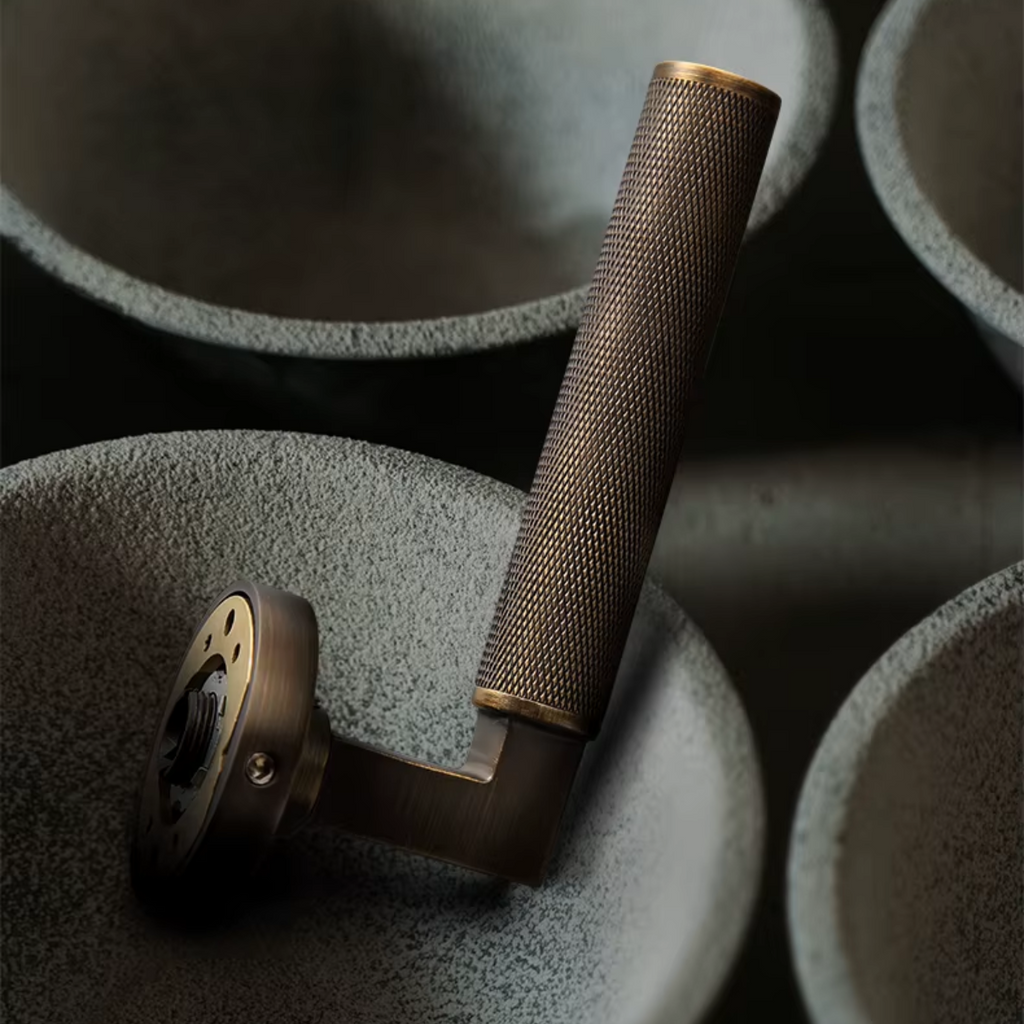 The Langford – Knurled Handle
