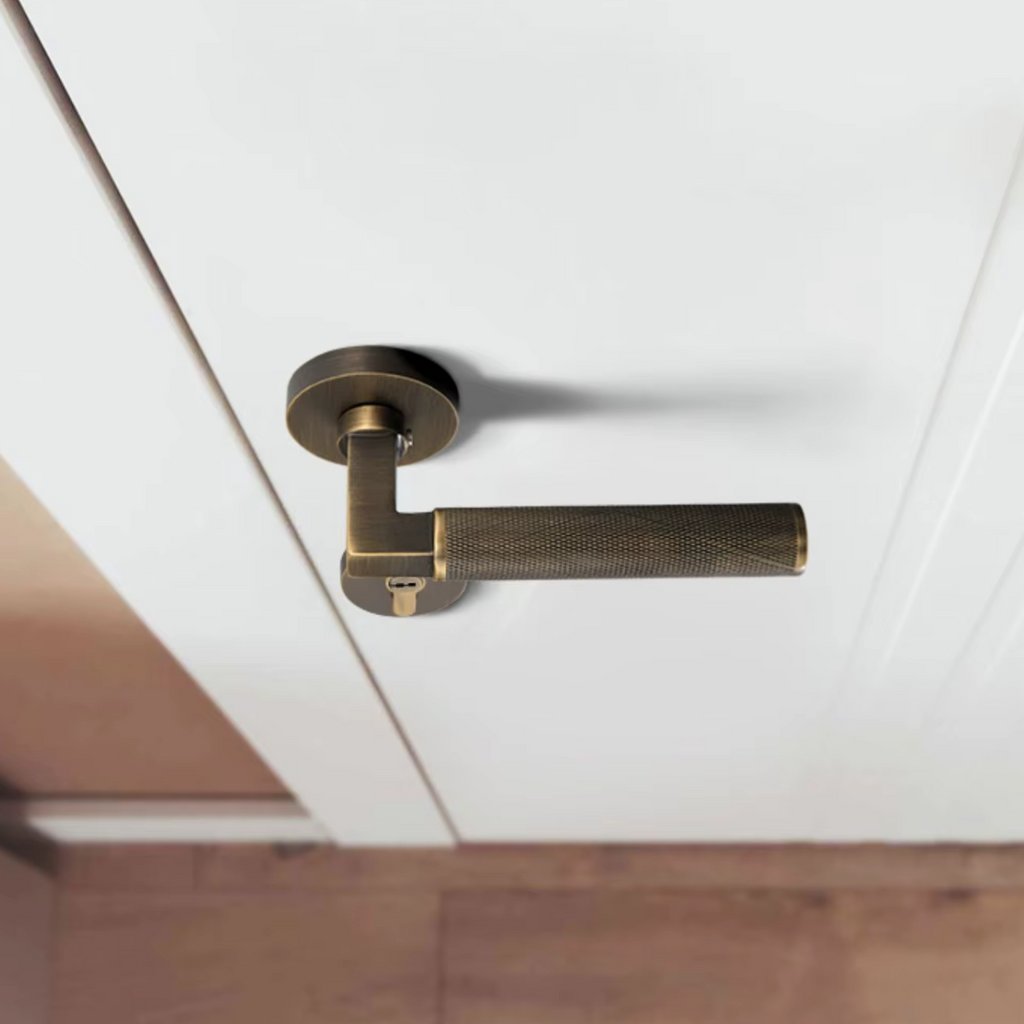 The Langford – Knurled Handle